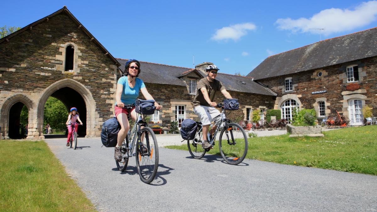 Abbaye De Bon Repos Tourisme Bretagne 