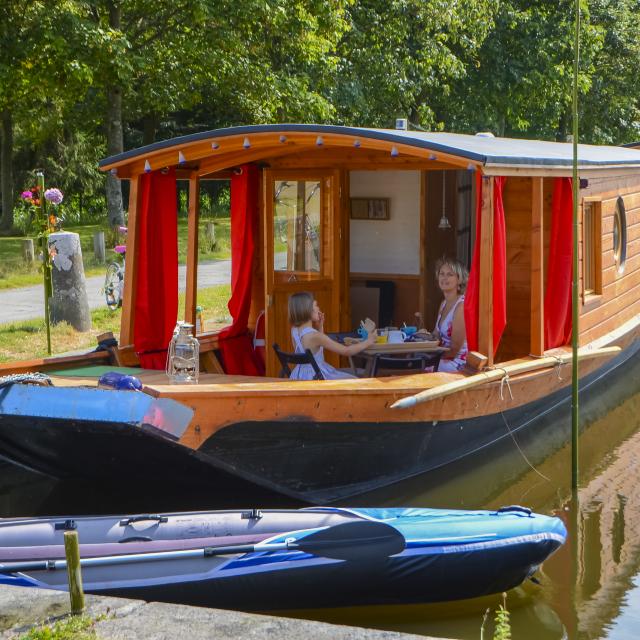 Les hébergements Ille Flottante, la petite Madeleine à Hédé-Bazouges