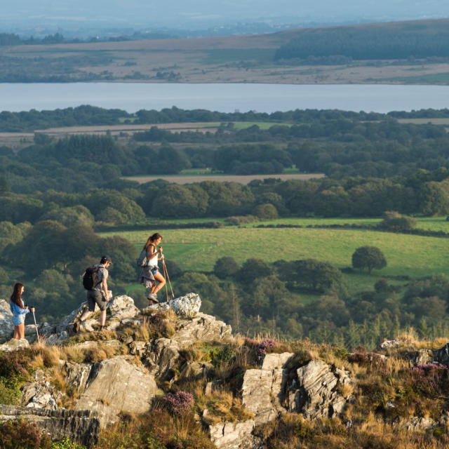 Randonnée sur le mont Saint-Michel de Brasparts et vue sur les Monts d'Arrée dans le Parc Naturel Régional d'Armorique