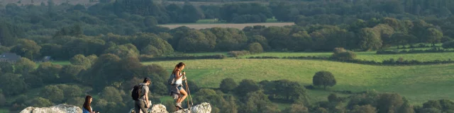 Randonnée sur le mont Saint-Michel de Brasparts et vue sur les Monts d'Arrée dans le Parc Naturel Régional d'Armorique