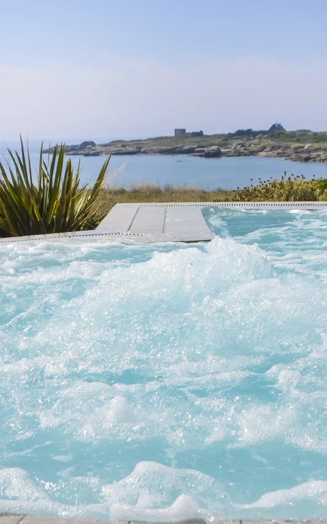 Jacuzzi du Sofitel Quiberon Thalassa Sea and Spa