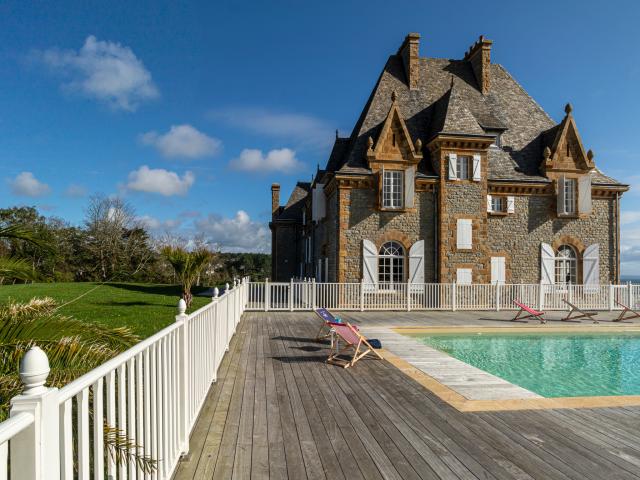 Crozon - Manoir De Rulianec - Façade et piscine