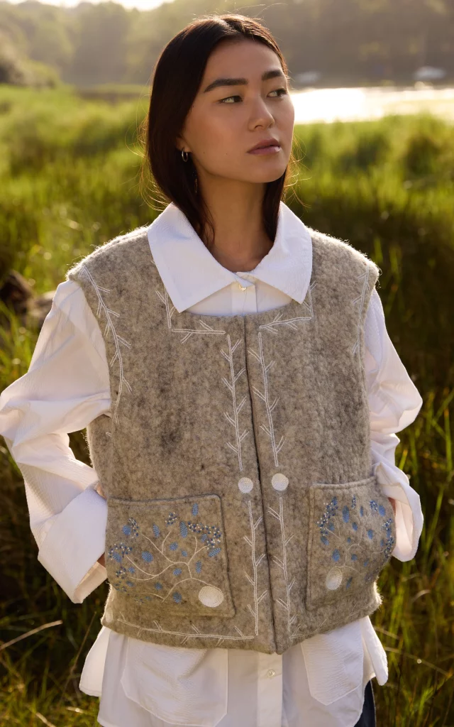 Shooting mode et lifestyle pour la collection de Nolwenn Faligot et Atelier Boem pour la vente aux enchères Ar Seiz Avel - Logonna Daoulas, Bretagne - Studio ©Charlaine Croguennec Photographe